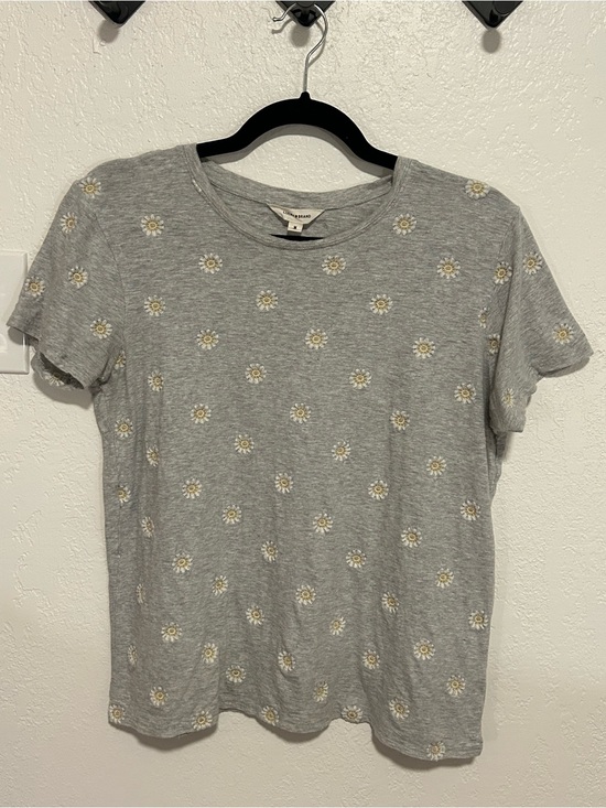 Lucky Brand Tops - Lucky Brand Heather Gray Embroidered Daisy Tee Size Medium Casual Boho Mom Wear